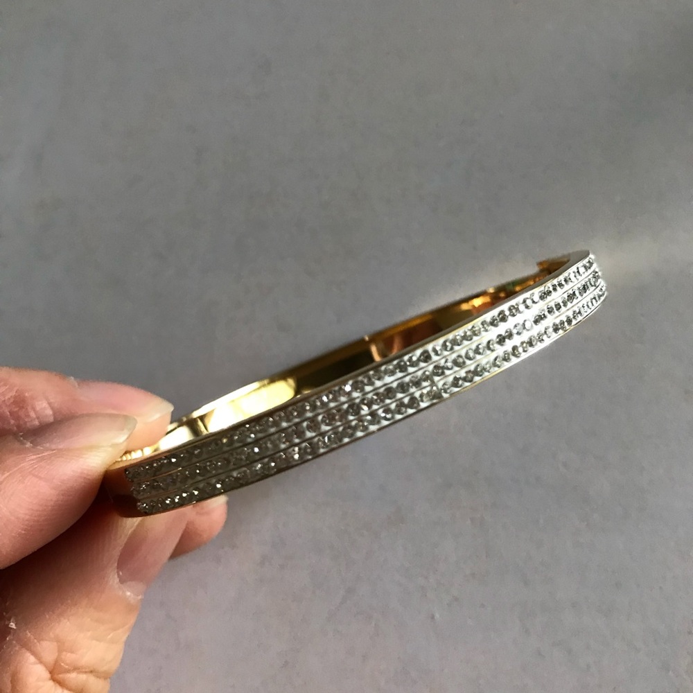 Women’s stainless steel bracelet